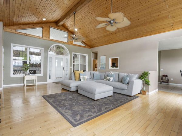 10 Greenview Drive, Kimberling City, MO 65686