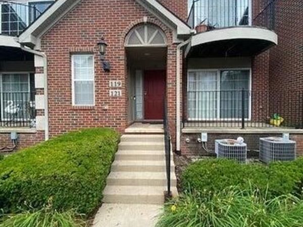 119 W Oakbrook Drive, Ann Arbor, MI 48103