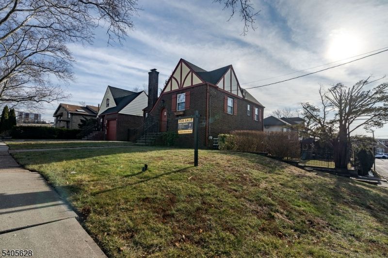 820 Elizabeth St, Ridgefield, NJ 07657 Main Photo