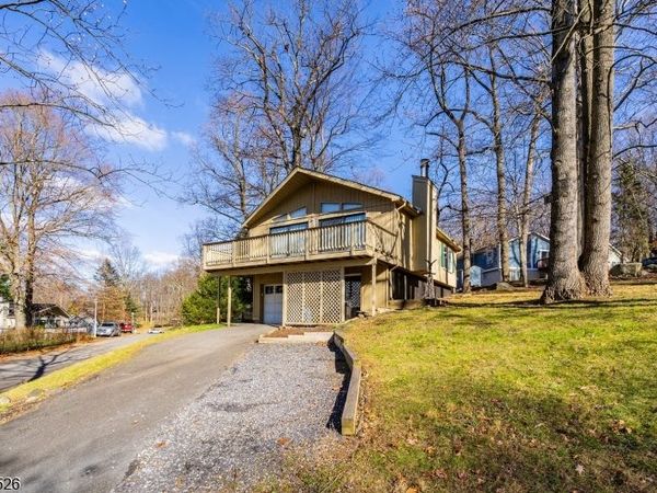 5 Deer Run Dr, High Bridge, NJ 08829