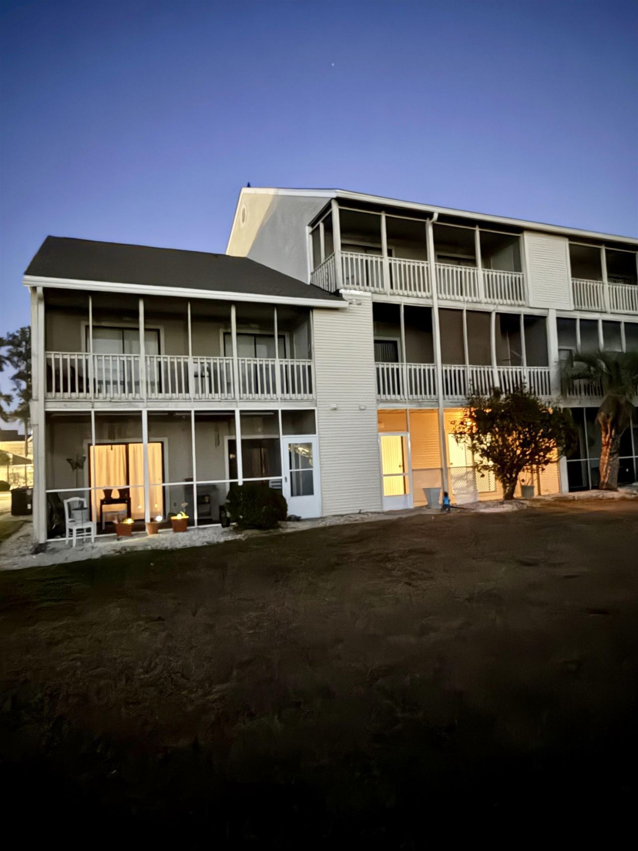 1095 Plantation Dr. W Photo 1