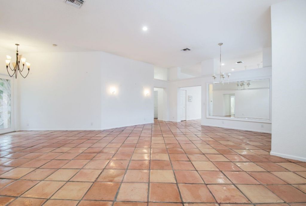 2466 Bay Isle Court, Unit 2466, Weston, FL 33327 Photo