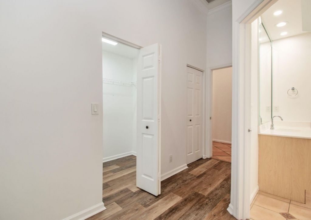 2466 Bay Isle Court, Unit 2466, Weston, FL 33327 Photo