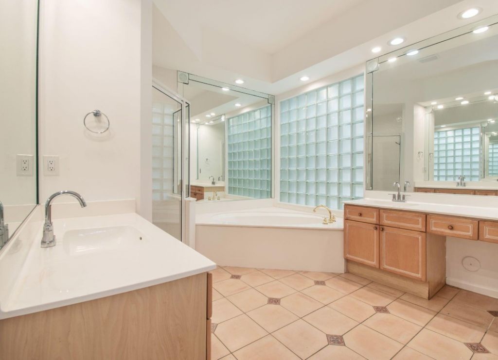 2466 Bay Isle Court, Unit 2466, Weston, FL 33327 Photo
