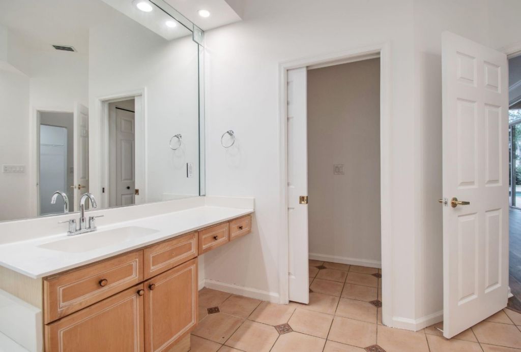 2466 Bay Isle Court, Unit 2466, Weston, FL 33327 Photo