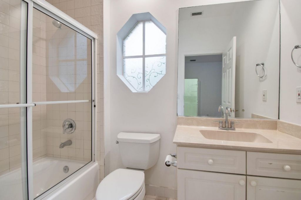 2466 Bay Isle Court, Unit 2466, Weston, FL 33327 Photo