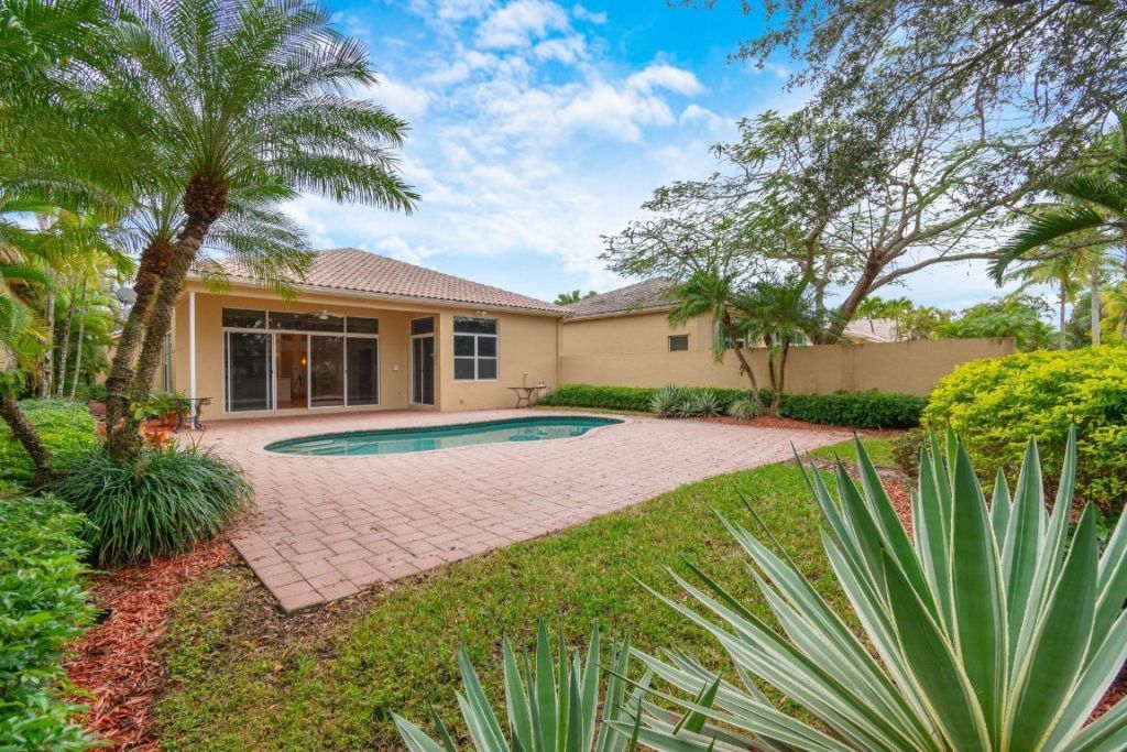 2466 Bay Isle Court, Unit 2466, Weston, FL 33327 Photo
