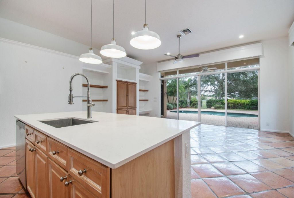 2466 Bay Isle Court, Unit 2466, Weston, FL 33327 Photo
