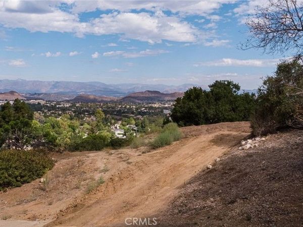 2 Dolin Lane, Newbury Park, CA 91320