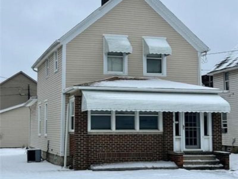 97 8th Street NW, Barberton, OH 44203 Photo 2