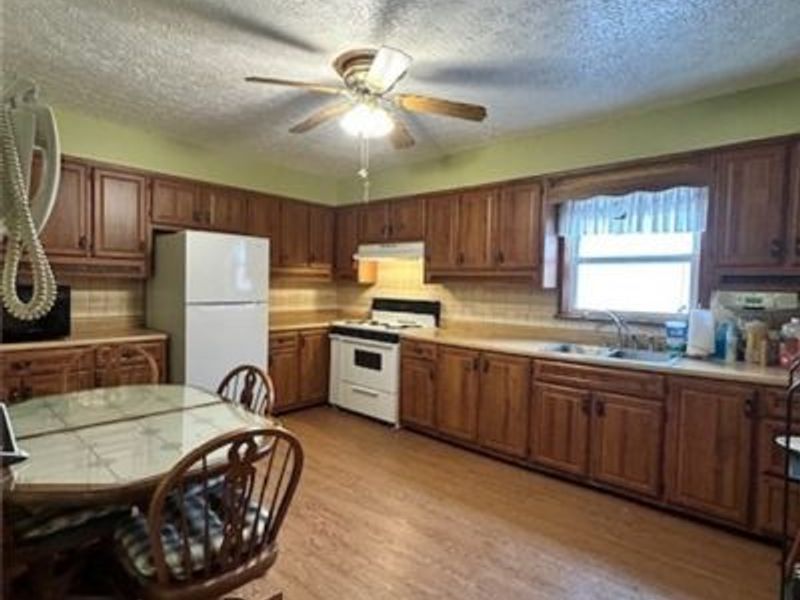 97 8th Street NW, Barberton, OH 44203 Photo 7