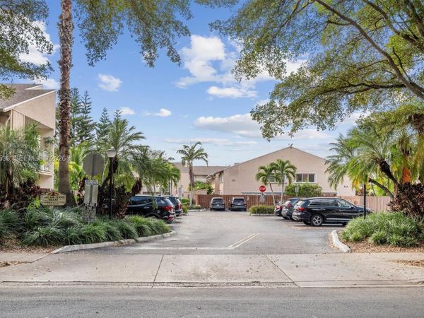 8450 SW 154th Cir Ct, Unit 204, Miami, FL 33193