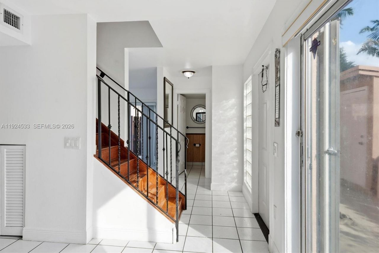 8450 SW 154th Cir Ct, Unit 204, Miami, FL 33193 Photo