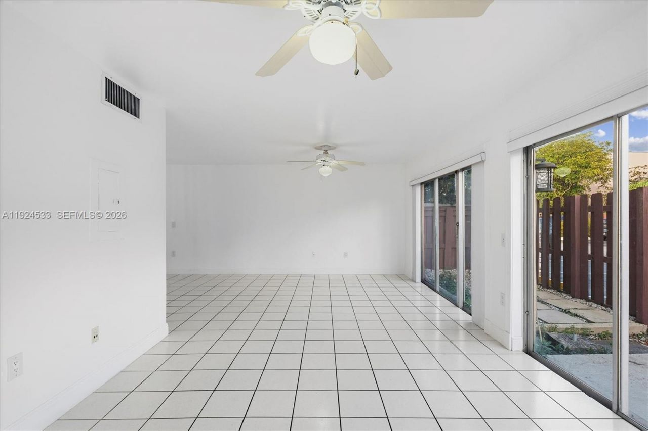 8450 SW 154th Cir Ct, Unit 204, Miami, FL 33193 Photo