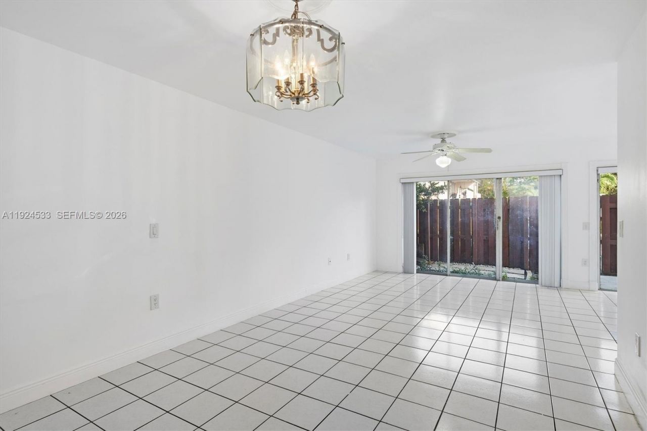 8450 SW 154th Cir Ct, Unit 204, Miami, FL 33193 Photo