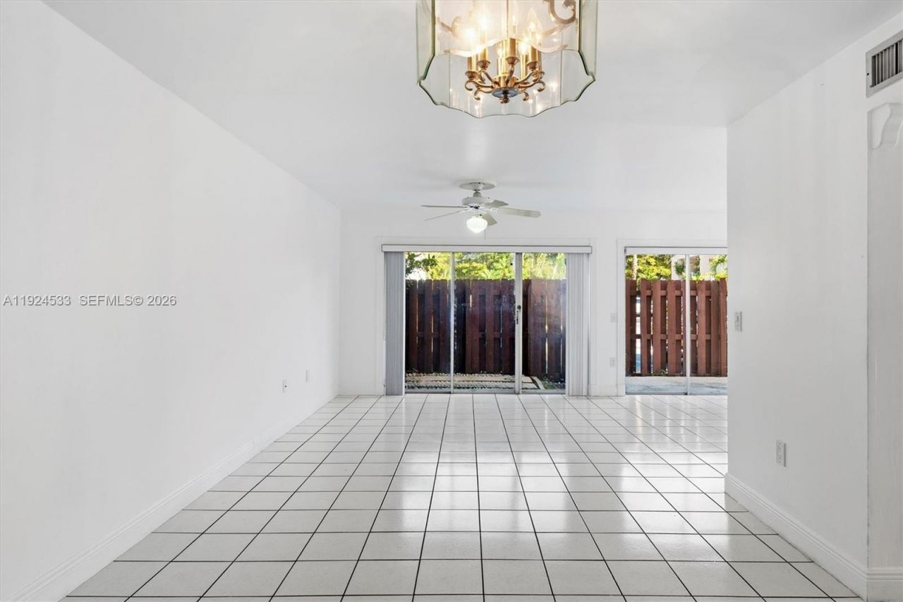 8450 SW 154th Cir Ct, Unit 204, Miami, FL 33193 Photo