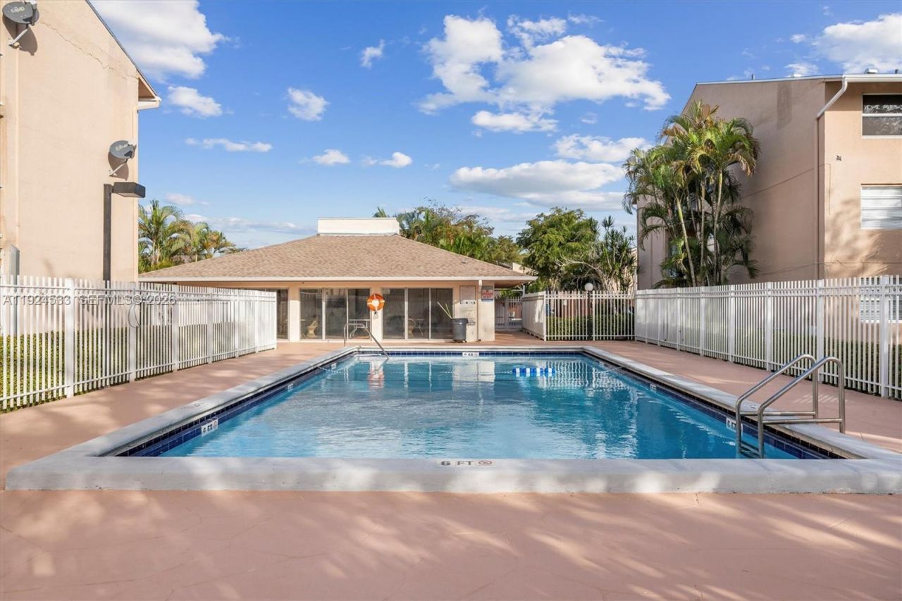 8450 SW 154th Cir Ct, Unit 204, Miami, FL 33193 Photo