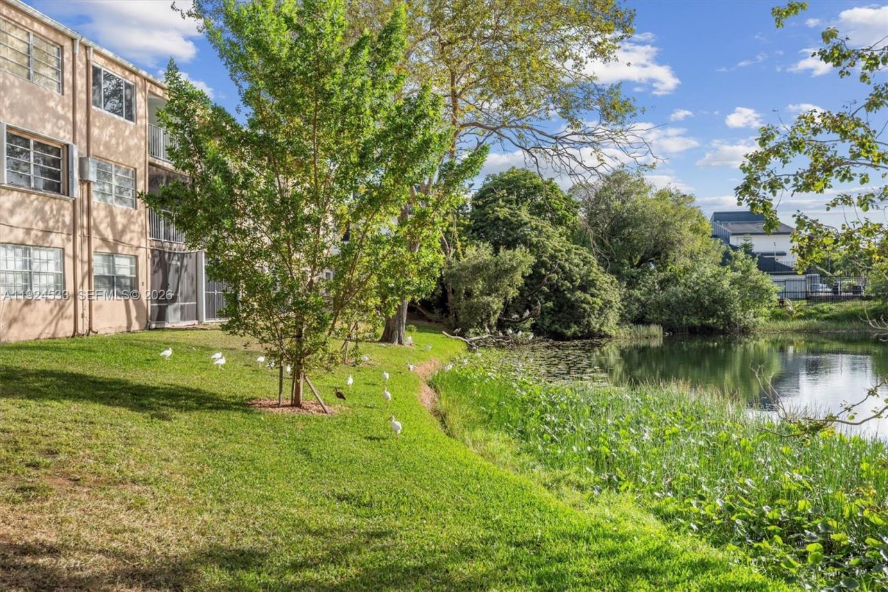 8450 SW 154th Cir Ct, Unit 204, Miami, FL 33193 Photo