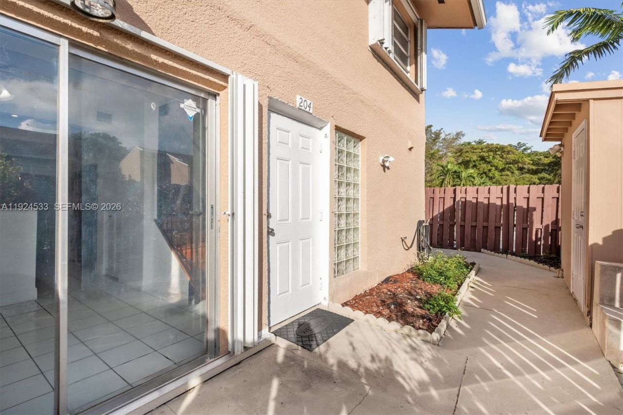 8450 SW 154th Cir Ct, Unit 204, Miami, FL 33193 Photo