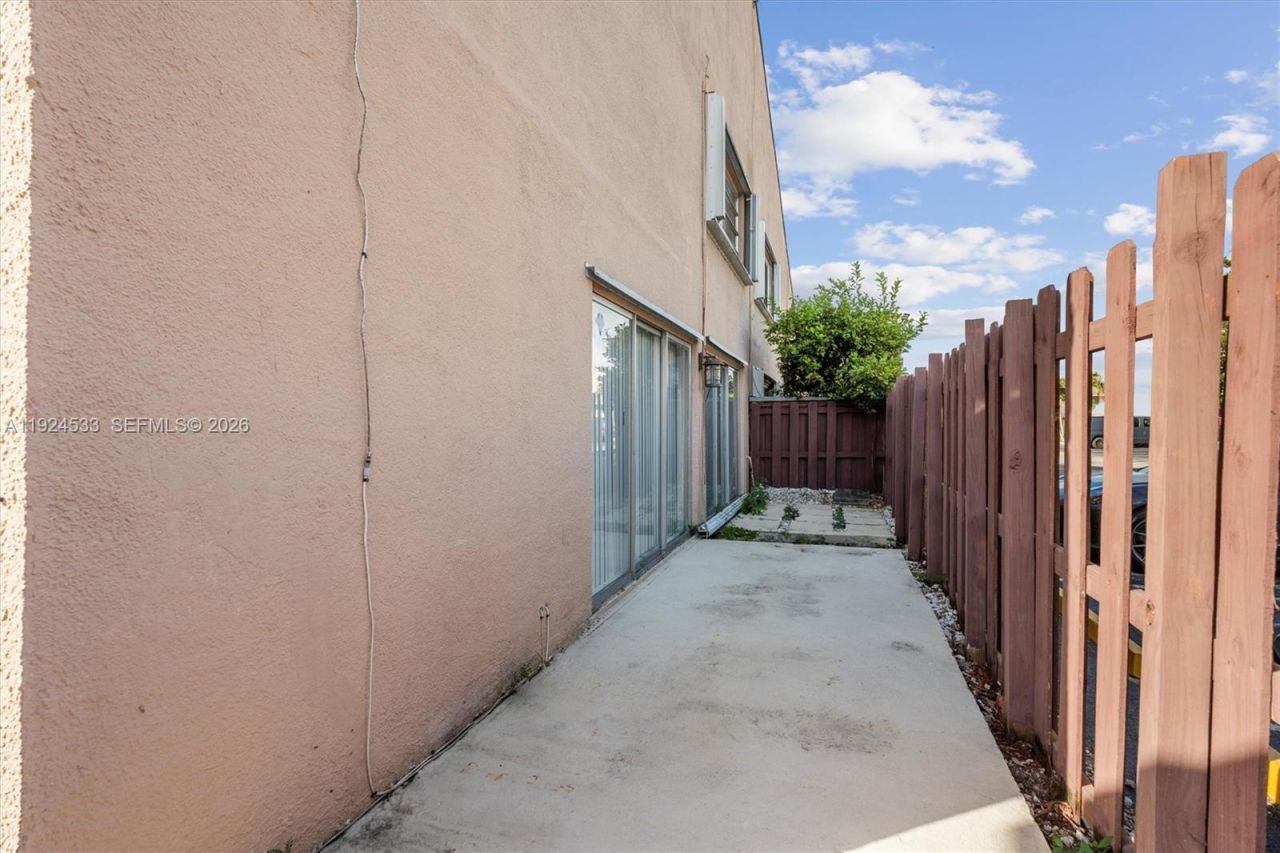 8450 SW 154th Cir Ct, Unit 204, Miami, FL 33193 Photo