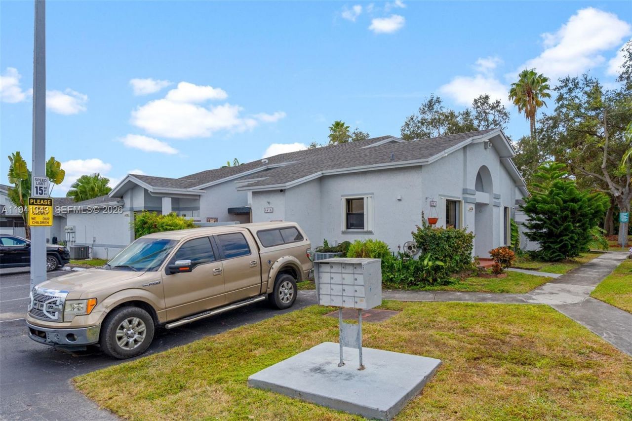 6476 SW 152nd Cir Pl, Unit 14-76, Miami, FL 33193 Photo