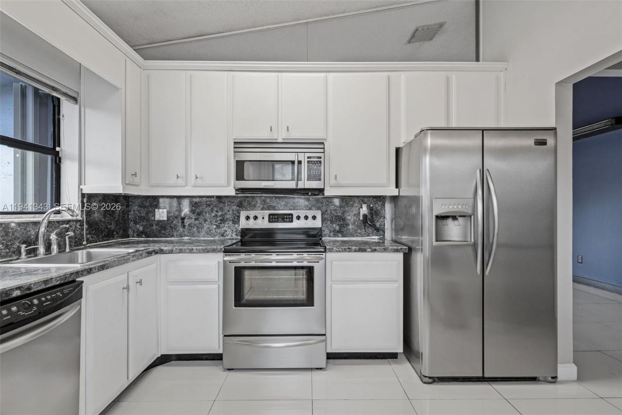 6476 SW 152nd Cir Pl, Unit 14-76, Miami, FL 33193 Photo