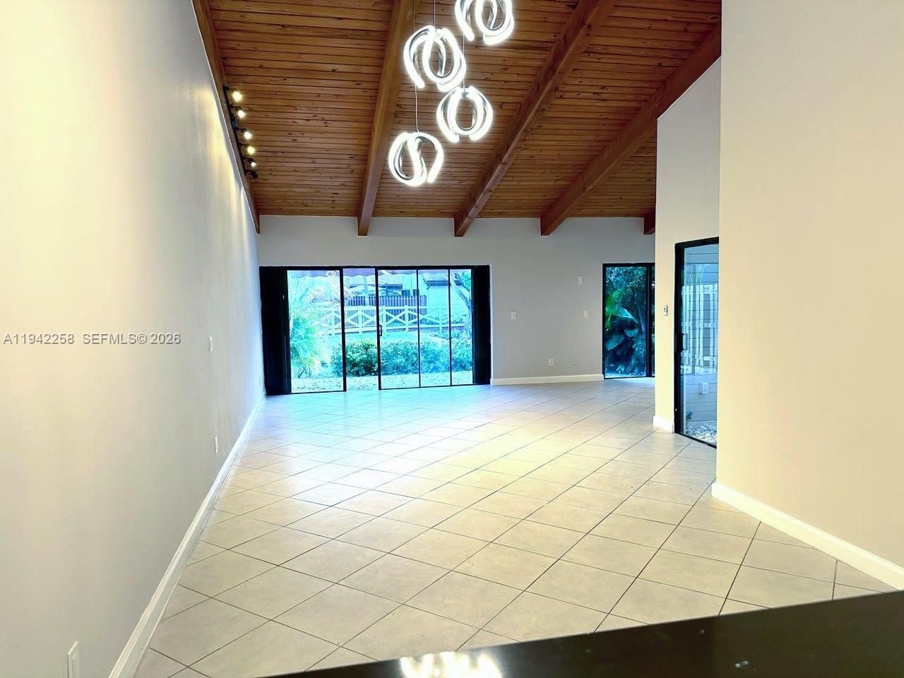 2753 S Parkview Dr , Hallandale Beach, FL 33009 Photo