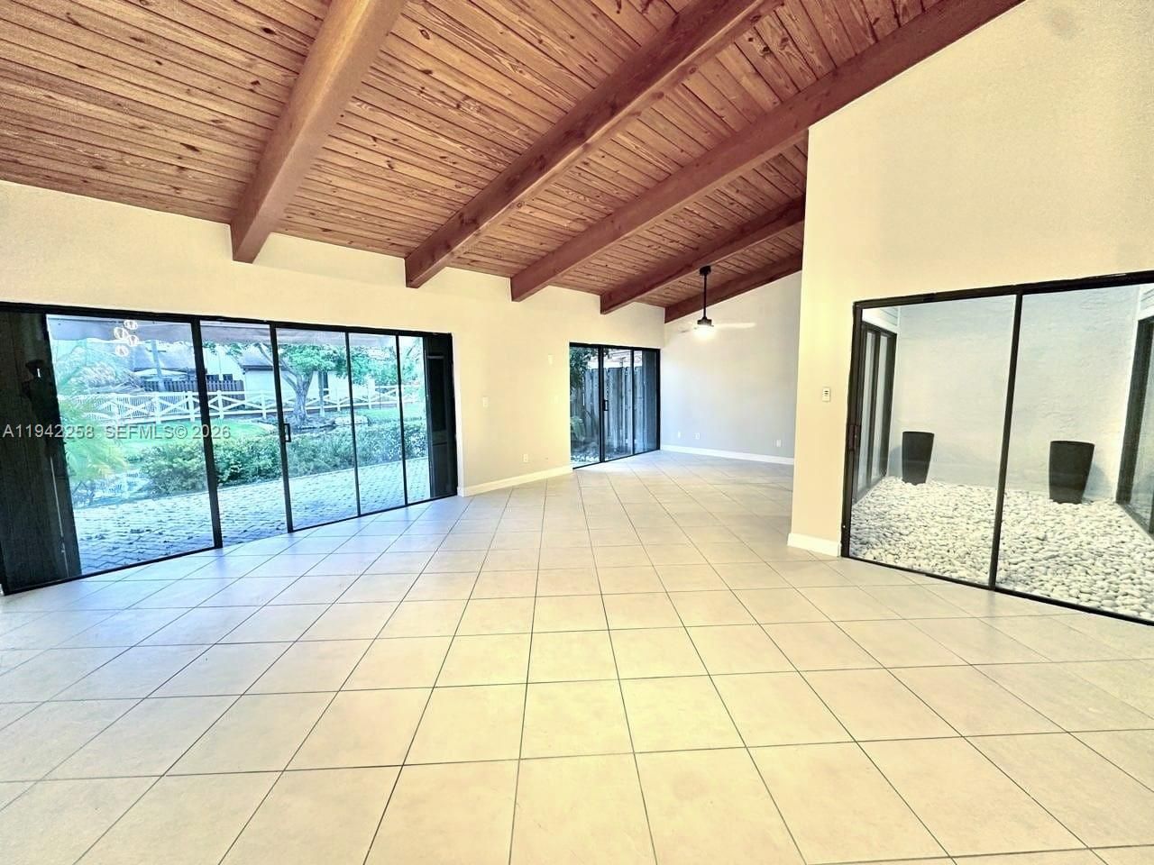 2753 S Parkview Dr , Hallandale Beach, FL 33009 Photo