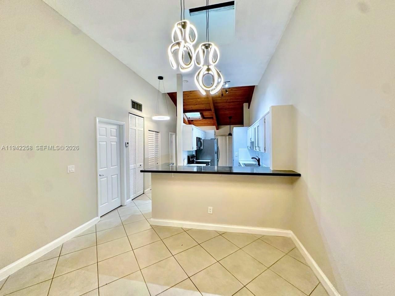 2753 S Parkview Dr , Hallandale Beach, FL 33009 Photo