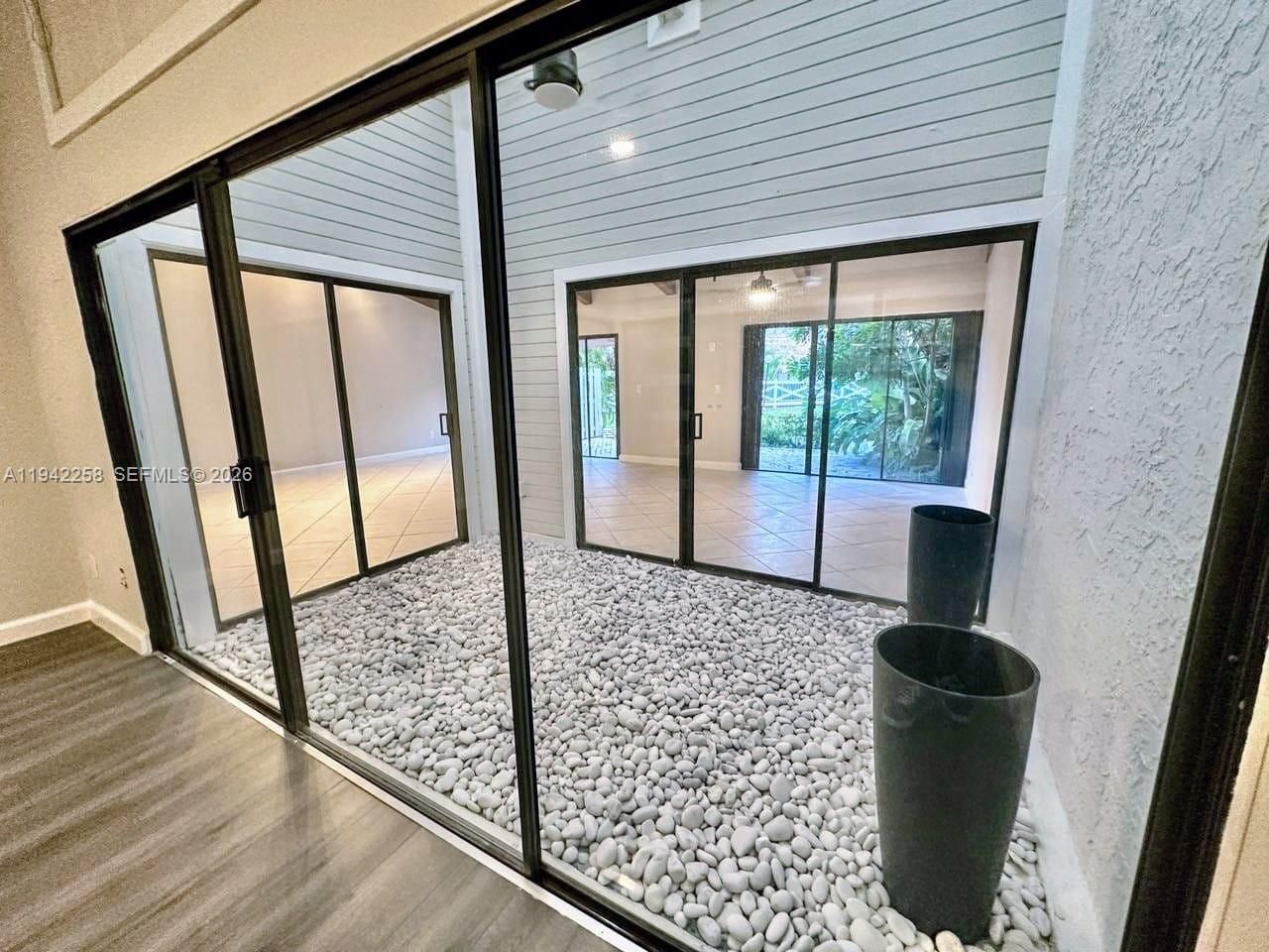 2753 S Parkview Dr , Hallandale Beach, FL 33009 Photo