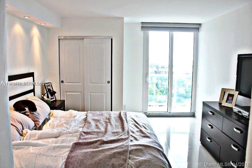 100 Bayview, Unit 514, Sunny Isles Beach, FL 33160 Photo