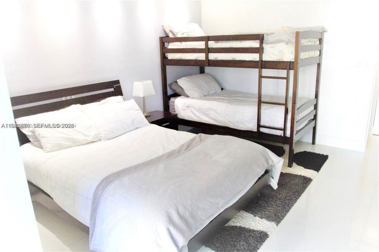 100 Bayview, Unit 514, Sunny Isles Beach, FL 33160 Photo