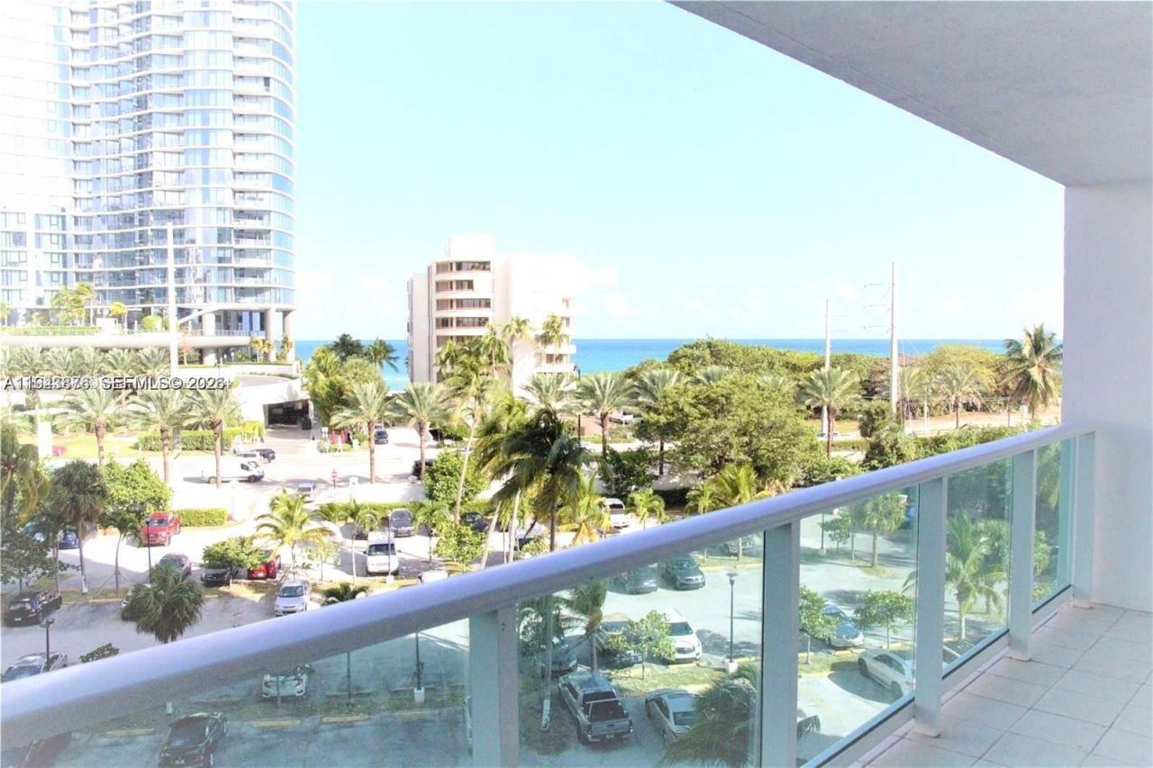 100 Bayview, Unit 514, Sunny Isles Beach, FL 33160 Photo