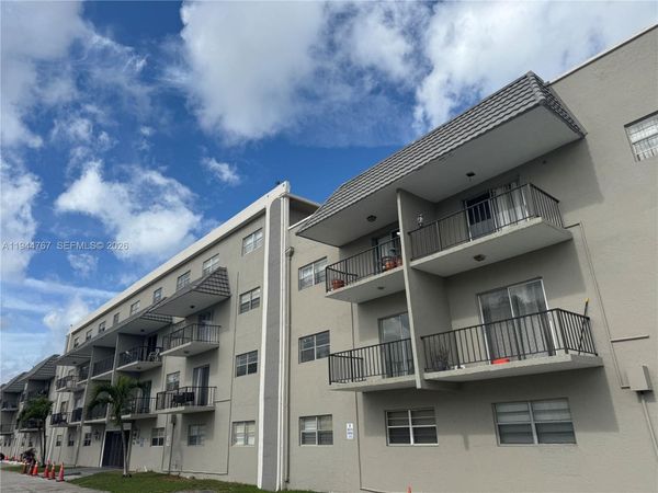 5100 SW 41st St , Unit PH1, Pembroke Park, FL 33023