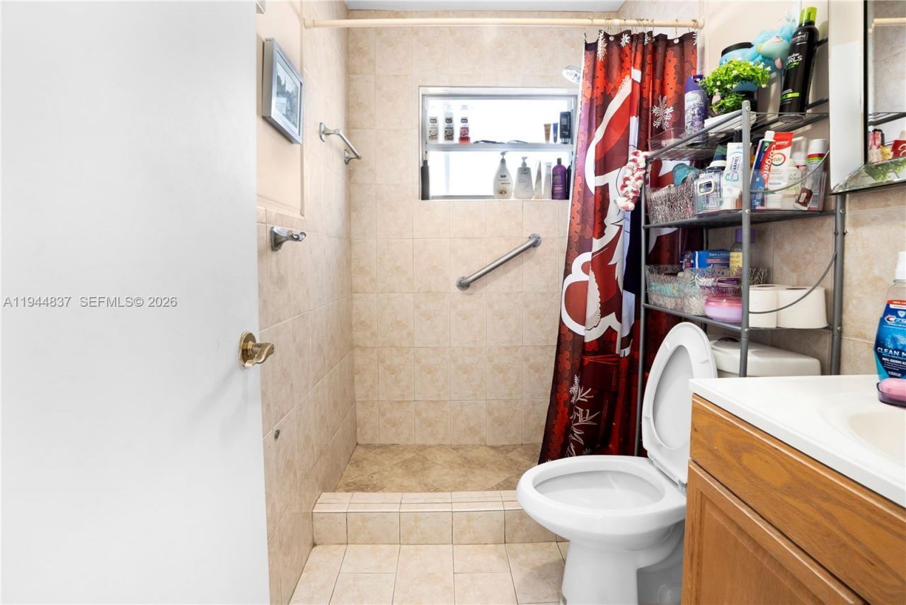 7384 W 29th Ln, Hialeah, FL 33018 Photo