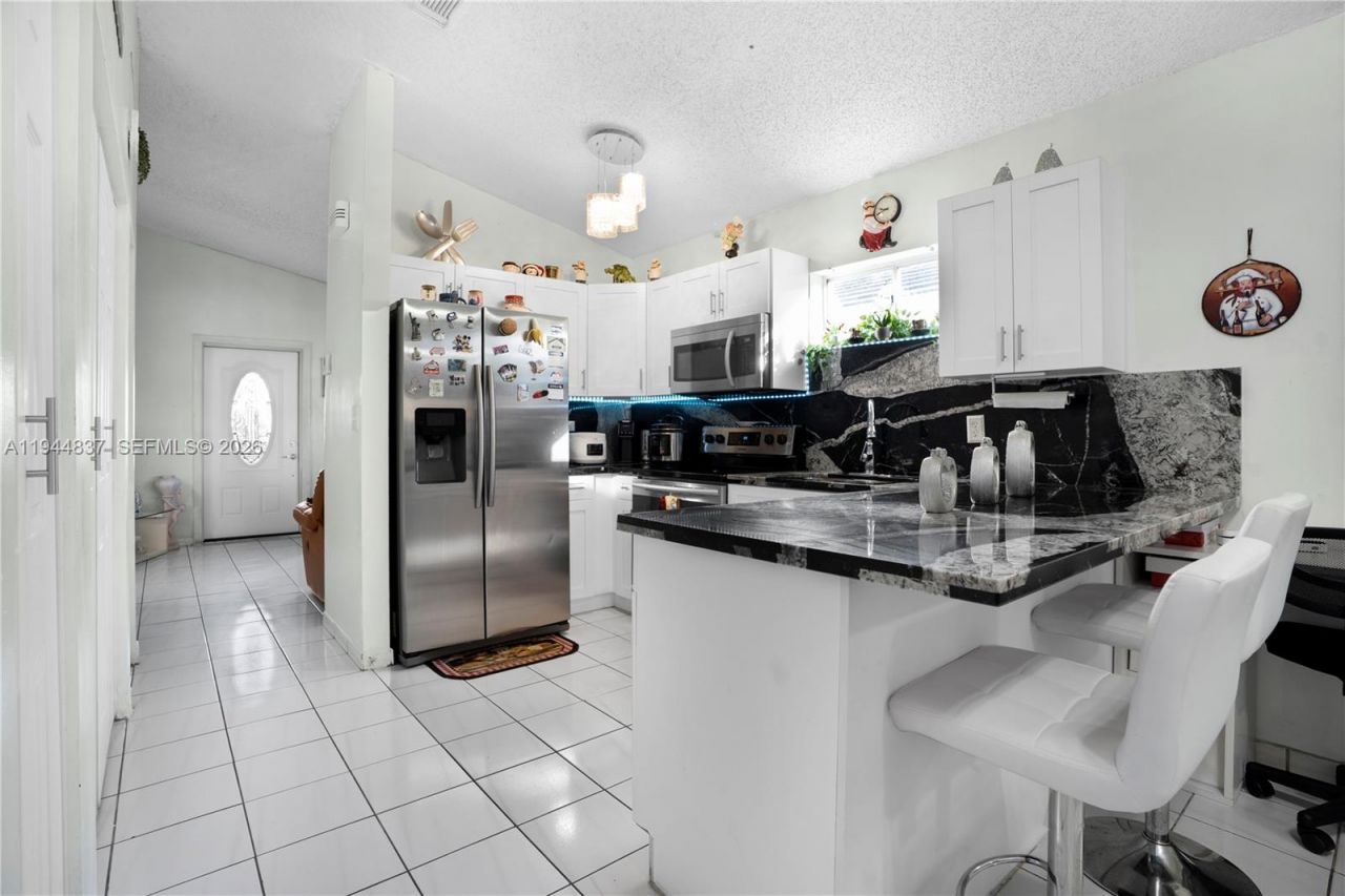 7384 W 29th Ln, Hialeah, FL 33018 Photo