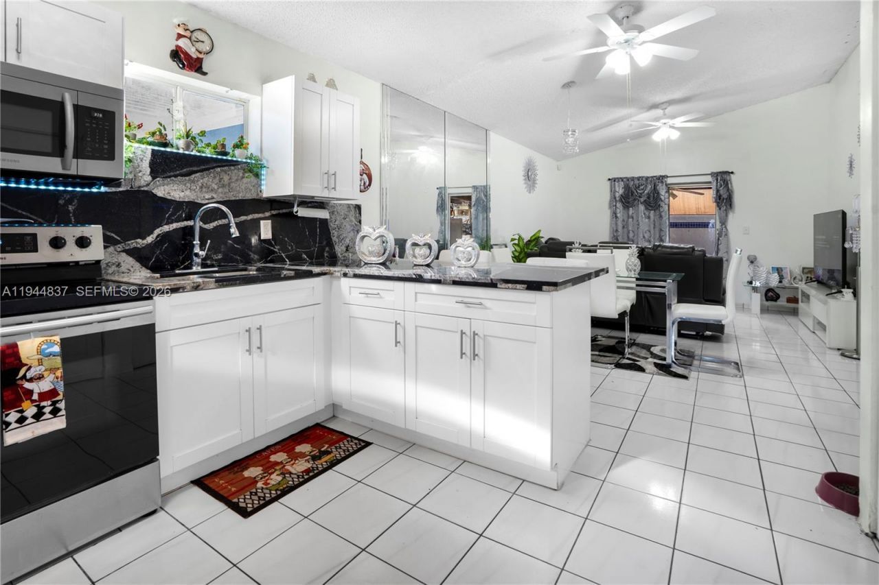 7384 W 29th Ln, Hialeah, FL 33018 Photo