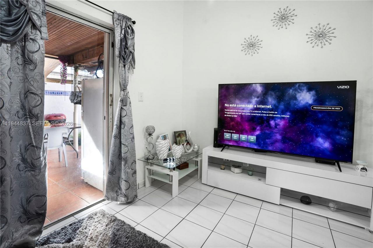 7384 W 29th Ln, Hialeah, FL 33018 Photo