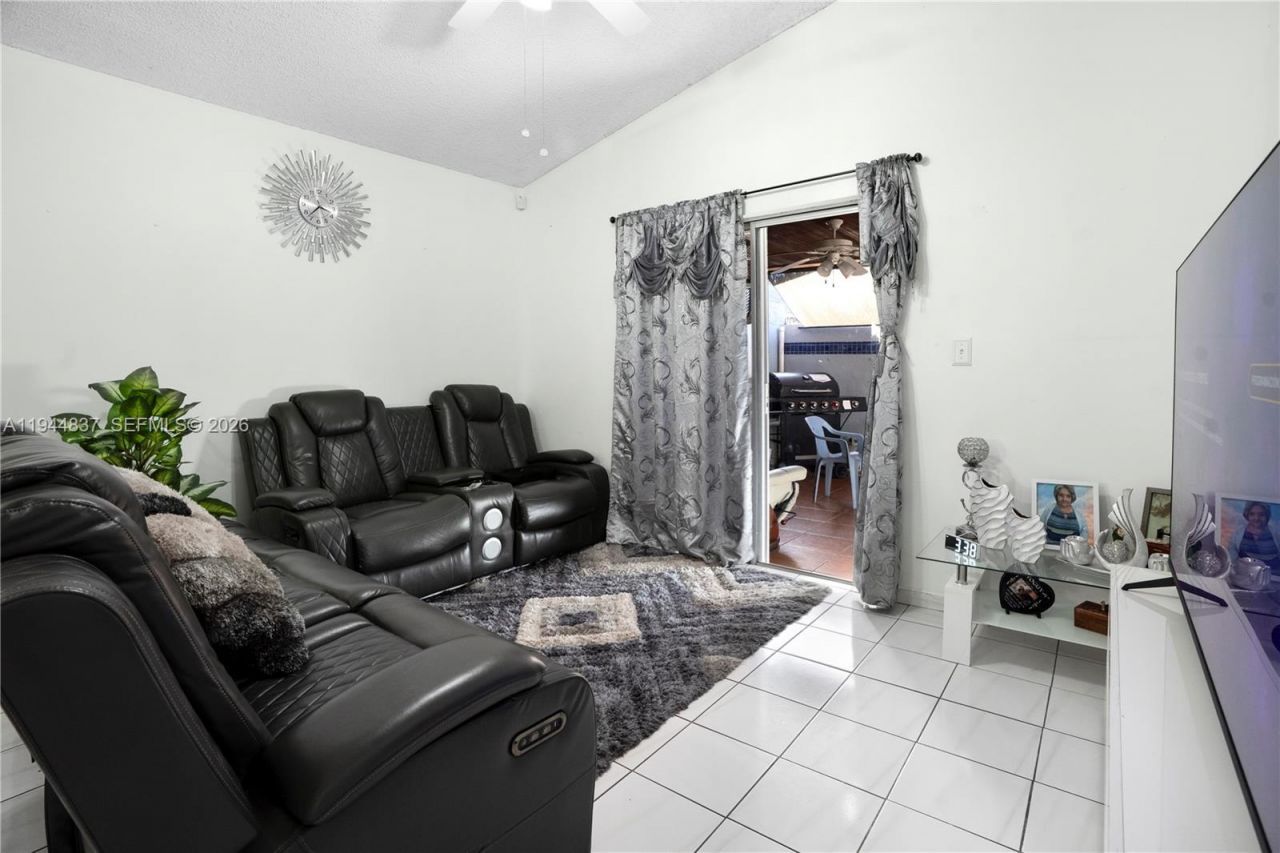 7384 W 29th Ln, Hialeah, FL 33018 Photo