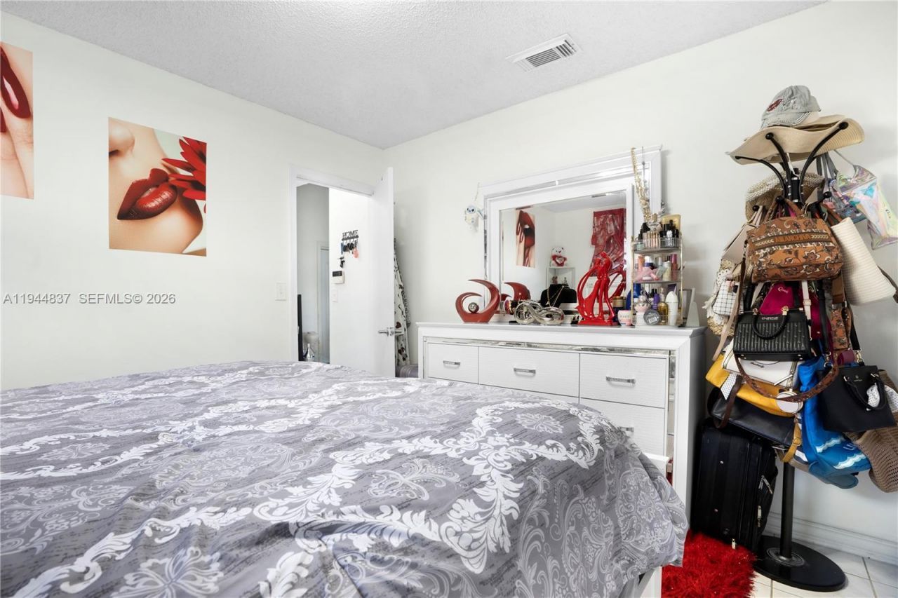 7384 W 29th Ln, Hialeah, FL 33018 Photo