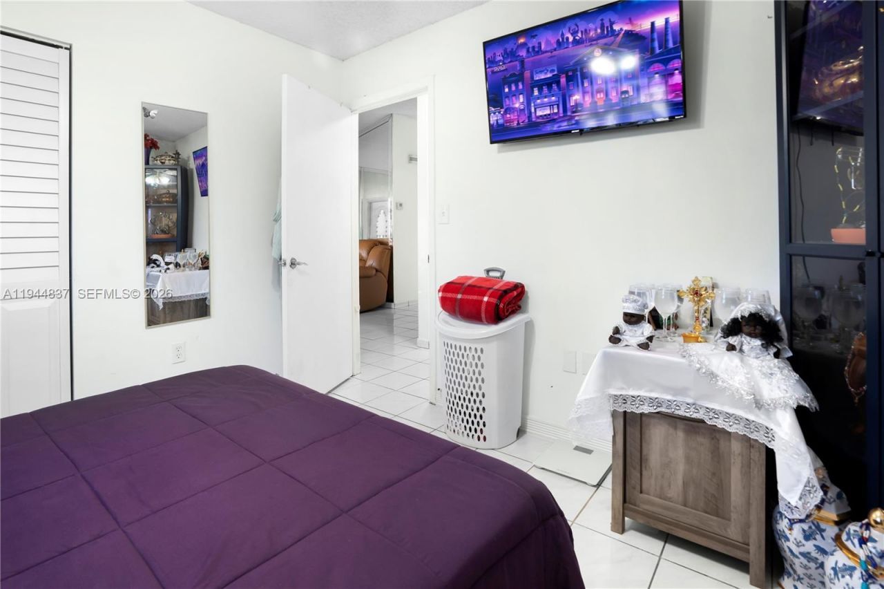 7384 W 29th Ln, Hialeah, FL 33018 Photo