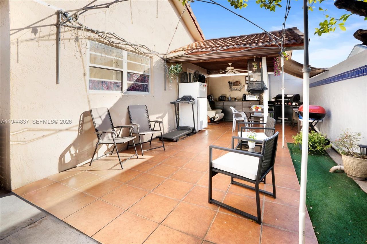 7384 W 29th Ln, Hialeah, FL 33018 Photo