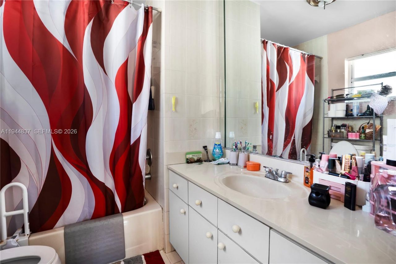 7384 W 29th Ln, Hialeah, FL 33018 Photo