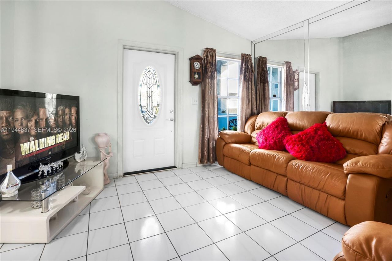 7384 W 29th Ln, Hialeah, FL 33018 Photo