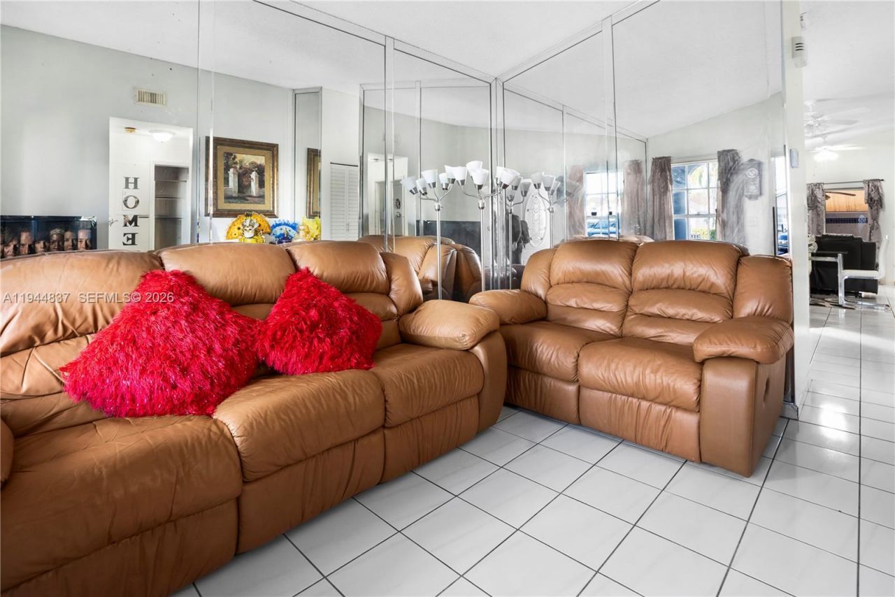 7384 W 29th Ln, Hialeah, FL 33018 Photo