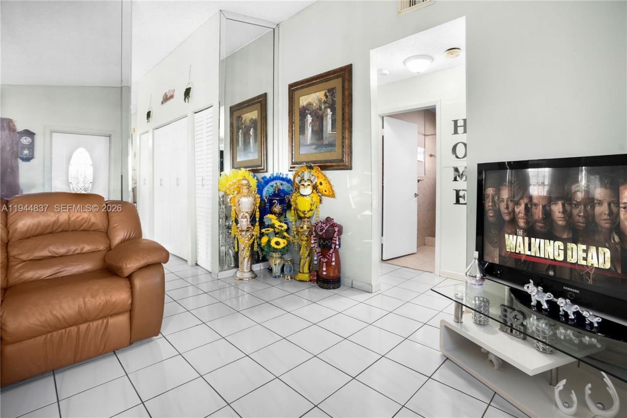 7384 W 29th Ln, Hialeah, FL 33018 Photo