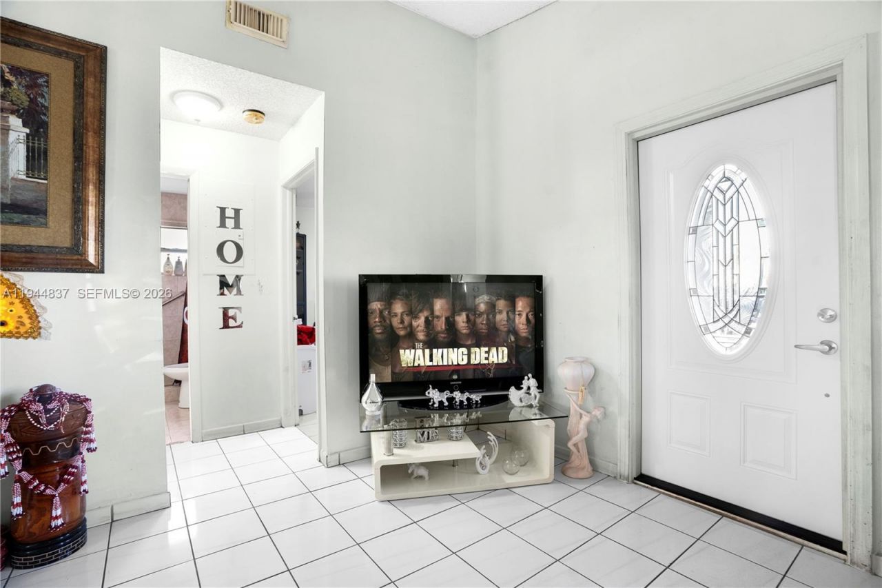 7384 W 29th Ln, Hialeah, FL 33018 Photo