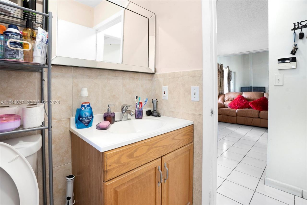 7384 W 29th Ln, Hialeah, FL 33018 Photo