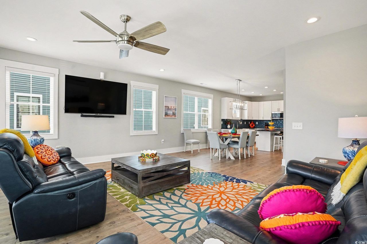 695 Elizabeth Dr. Photo 8