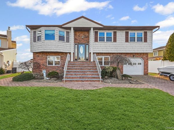 4068 Darby Lane, Seaford, NY 11783